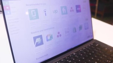 Google Playstore 'un Web Sitesinde Sörf
