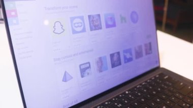 Google Playstore 'un Web Sitesinde Sörf