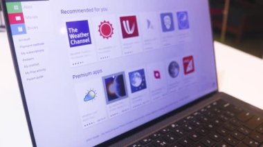 Google Playstore 'un Web Sitesinde Sörf