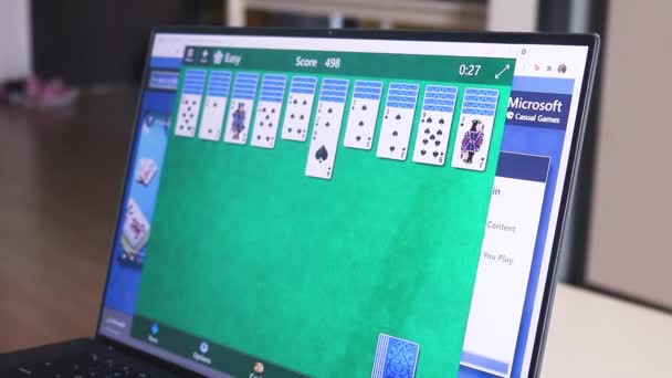Playing Computer Games Laptop Solitaire — Stock Video