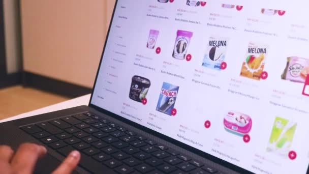 Cumpărături Pentru Alimente Laptop Înghețată — Videoclip de stoc