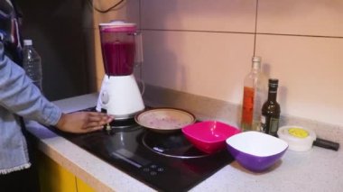 Meyveler Blender 'da Kaldırılıyor - Yan Görünüm