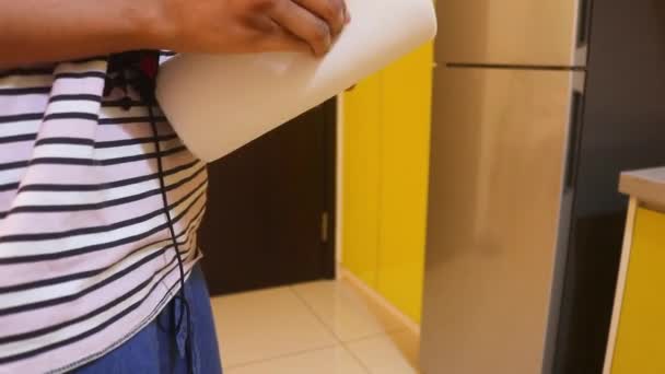 Ethnic Woman Tearing Piece Kitchen Towel Side View — Αρχείο Βίντεο