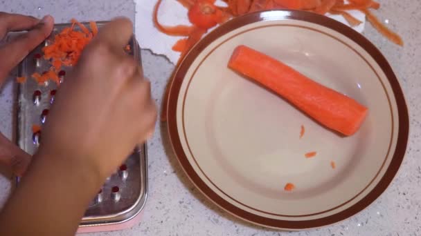 Етнічна Жінка Морквою — стокове відео