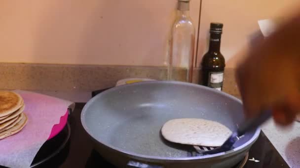 Pancake Getting Flipped Pan — стоковое видео