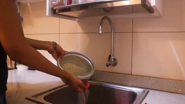 Rice Pot Getting Drained Ethnic Woman – Stock-video