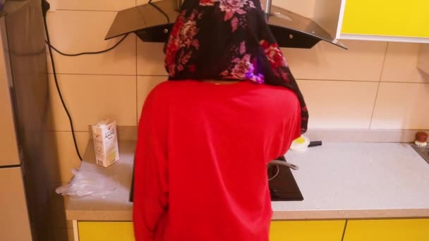 Muslim Lady Switching Exhaust Hood High Angle — Stock Video