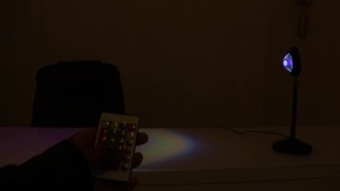 Renkli Lamba Uzaktaki Flash Kipine Geçiriliyor