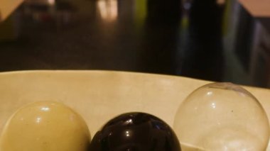 Kahve Masası Arkaplanda Dezenfekte Ediliyor.