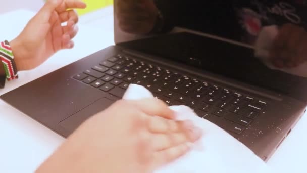 Laptop Essere Disinfettati Donna Etnica — Video Stock