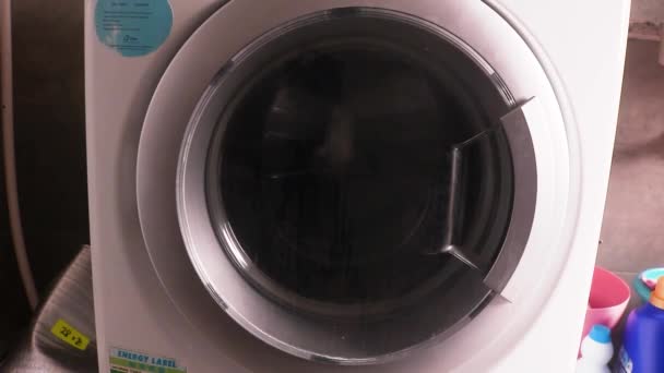 洗衣机里的衣服 — 图库视频影像