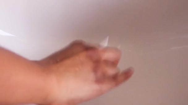 Inggris Shaving Foam Shaver Being Cleaned Bathroom Sink Closeup — Stok Video