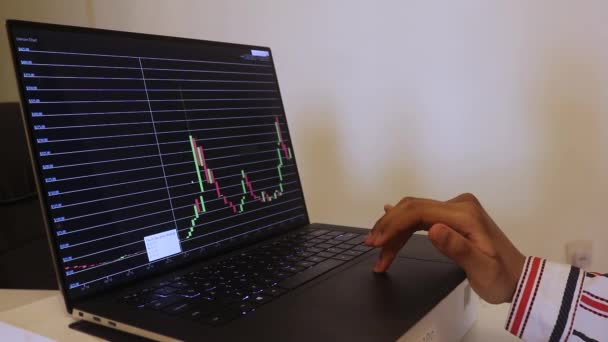 African Woman Looking Litecoin Stock Chart Years — стоковое видео