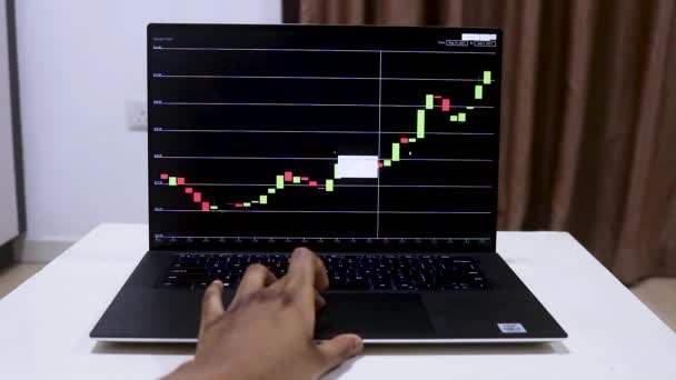 African Woman Hands Checking Polkadot Stock Chart Laptop — Vídeo de Stock