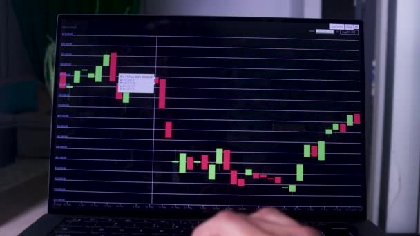 Hand Checking Six Month Timeline Bitcoin Stock Chart Laptop — Αρχείο Βίντεο
