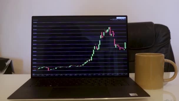 Laptop Showing Bitcoin Stock Chart Next Cup Tea — Αρχείο Βίντεο