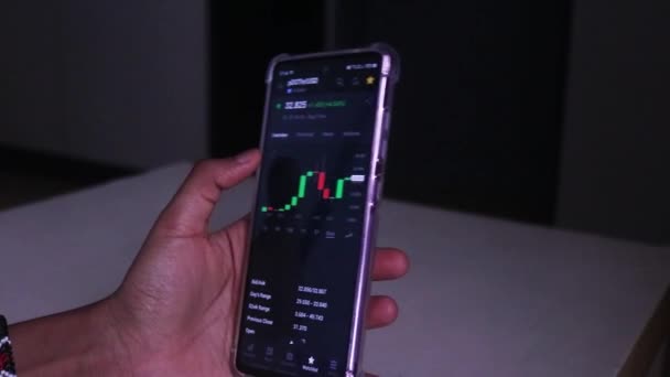 Woman Checking Polkadot Hourly Stock Chart Mobile Phone — Wideo stockowe