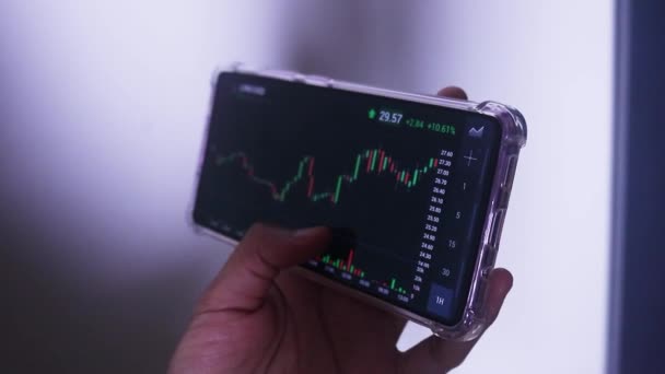 Woman Holding Phone Landscape Mode Checking Chainlink Hourly Chart — Αρχείο Βίντεο