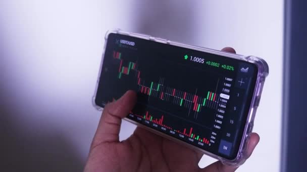 Woman Holding Phone Landscape Mode Checking Tether Hourly Chart — Αρχείο Βίντεο