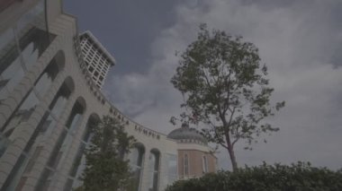 Kuala Lumpur 'daki Ağaçları ve Çalıları olan Ulusal Kütüphane