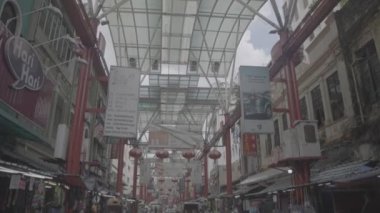 Çin Mahallesi Sokaklarında Yürüyen Çinliler - Çiğ