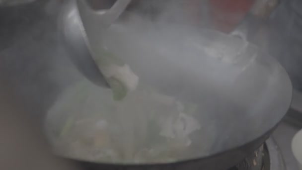 Κινέζικα Συστατικά Μίξης Cook Ένα Τηγάνι — Αρχείο Βίντεο