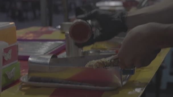 Food Stall Preparando Tempero Uma Ordem Frango — Vídeo de Stock