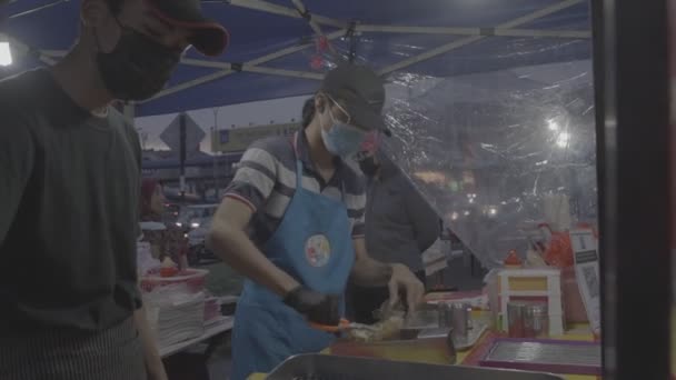 Food Stall Chicken Being Cut Scissors — Stock Video