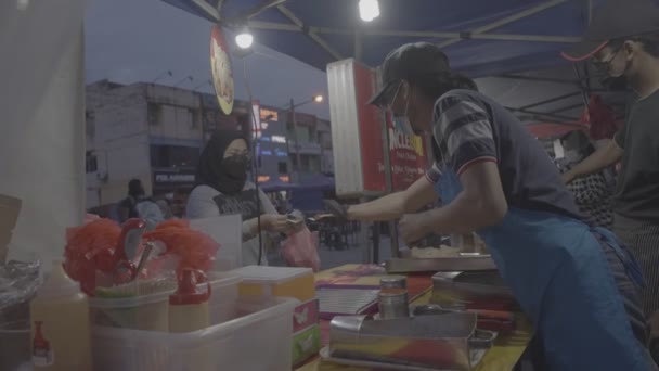 Malezyalı Adamla Gıda Dükkanı — Stok video