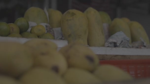 Fruit Stall Mango Laid Out — стоковое видео