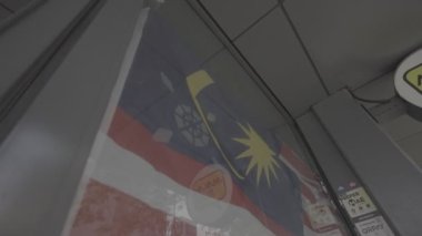 Malezya 'nın Ulusal Bayrağı Kuala Lumpur' da Bir Kafede Asılı.