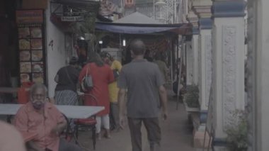 Malezyalı Kadın ve Erkeklerle Pazar Alanı