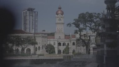 Mescid Jamek Camii 'nin Kapı Arkasından Bakışı
