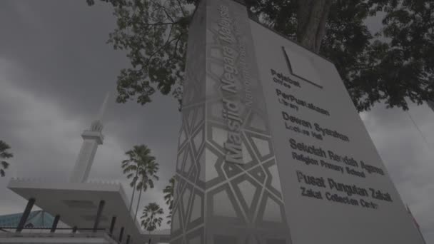 Pintu Masuk Masjid Negara Dan Langit Gelap — Stok Video