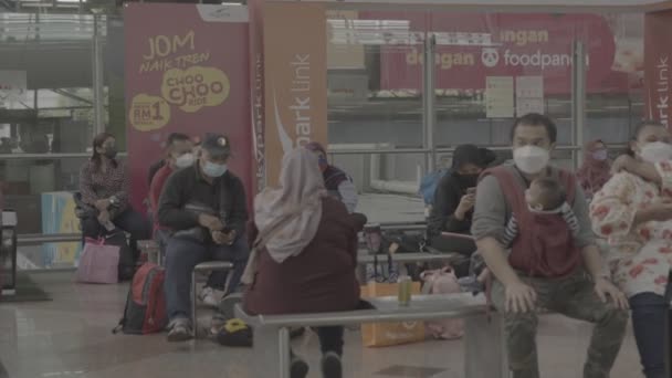 Passageiros Esperando Metrô Malásia — Vídeo de Stock