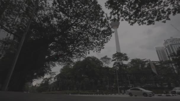 暗い曇りの日にクアラルンプール市内の通り — ストック動画