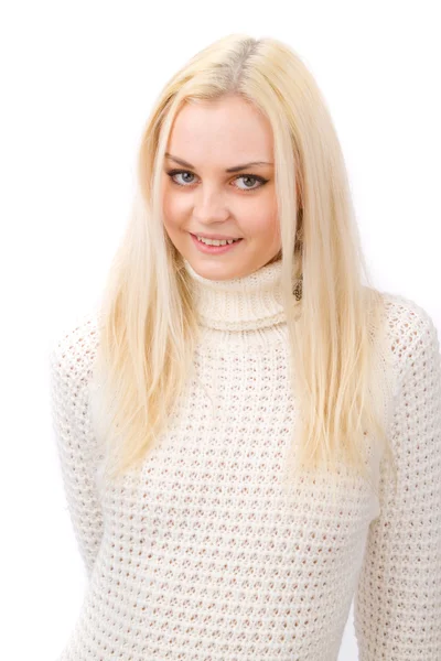 Krásná blondýna v bílém svetru na bílém pozadí — Stock fotografie