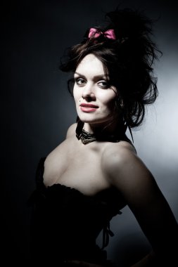 siyah zemin güzel kız.