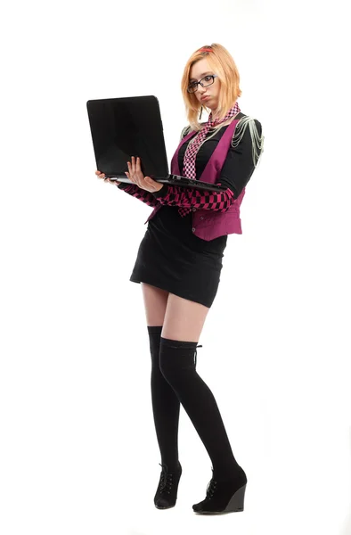 Laptop ayakta beyaz bir arka plan ile kız — Stok fotoğraf
