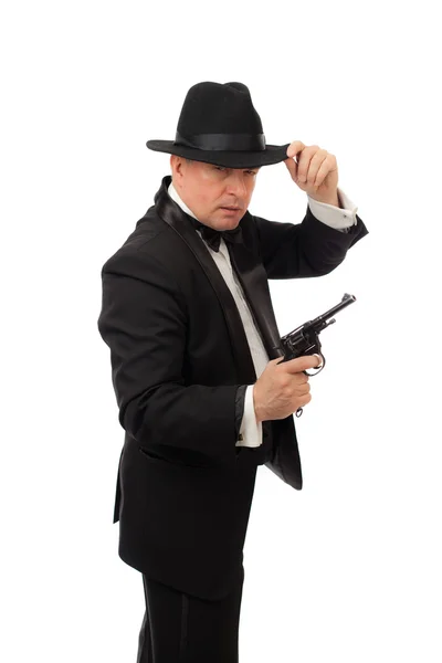 El hombre elegante en esmoquin con sombrero y revólver sobre fondo blanco — Foto de Stock