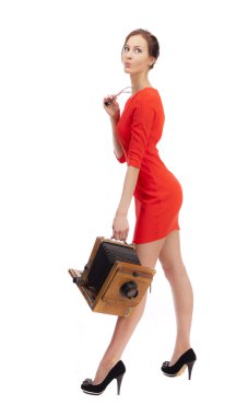 eski bir kamera ile Kırmızı elbiseli kız