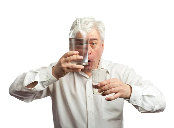 bir şişe votka olan adam