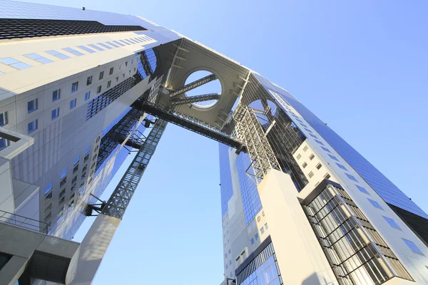 蓝色的天空和建筑在日本大阪梅田天空 — 图库照片