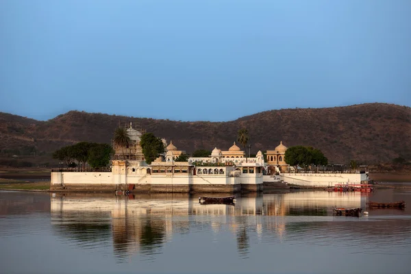 Jezioro palace hotel udaipur — Zdjęcie stockowe