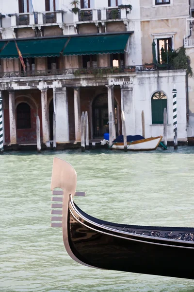 Gondola nella bellissima città di Venezia in italia — Foto Stock