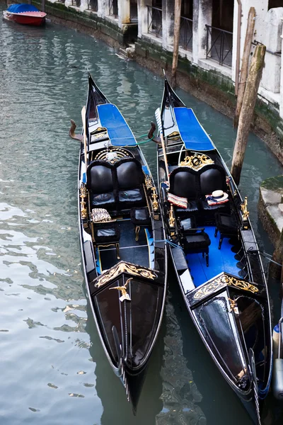 Gondel in de prachtige stad Venetië in Italië — Stockfoto