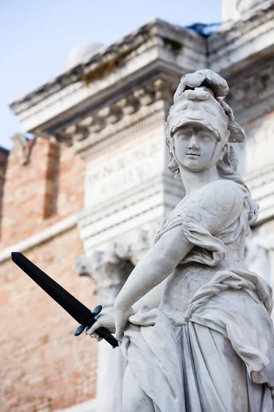 Statue der behelmten Pallas athena minerva — Stockfoto