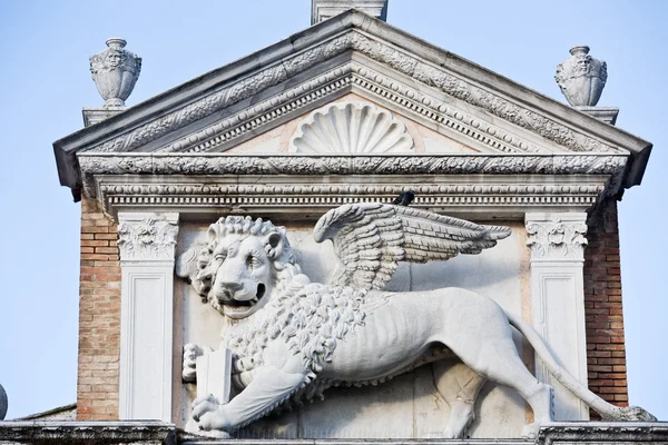 Staty av saint mark lion pazzia san marco Markusplatsen placera i den vackra staden Venedig i Italien Royaltyfria Stockbilder
