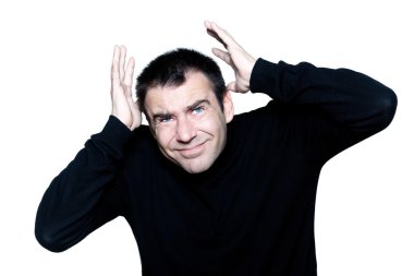 kafasını koruyan koruyucu korkan adam