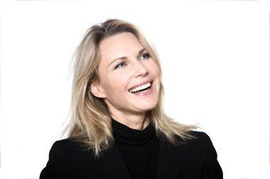 kadın gülümseyerek portre stüdyo